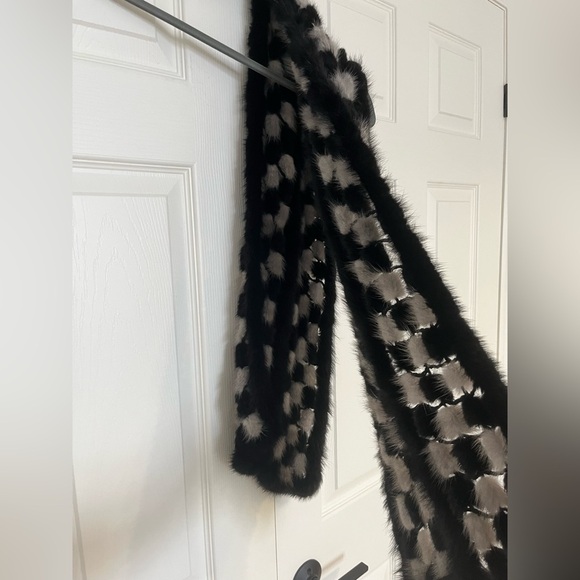 100% MINK FUR KNIT CHECKERED PATTERN SCARF BLACK WHITE - Picture 2 of 6